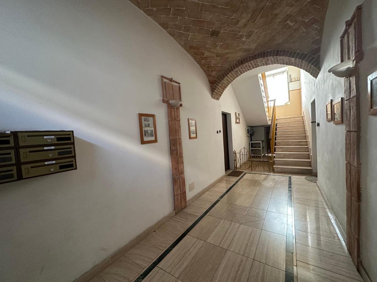 Casa Susanna - Delizioso Piano Terra, Centralissimo, Superservito, Tranquillo, Appena Fuori Ztl Parcheggio Libero Terni Kültér fotó